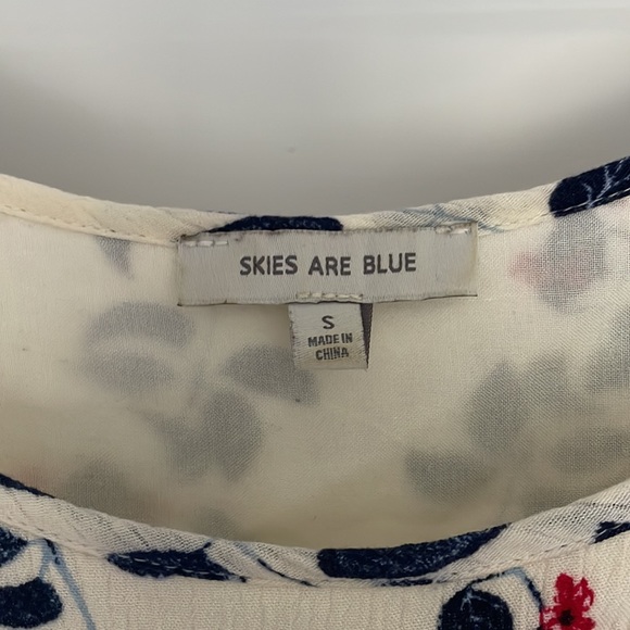 Langlock cold shoulder top by Skies are Blue - Picture 2 of 2